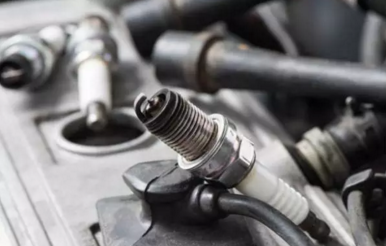 火花塞為什么一換就是4個(gè)？只換一個(gè)不行嗎